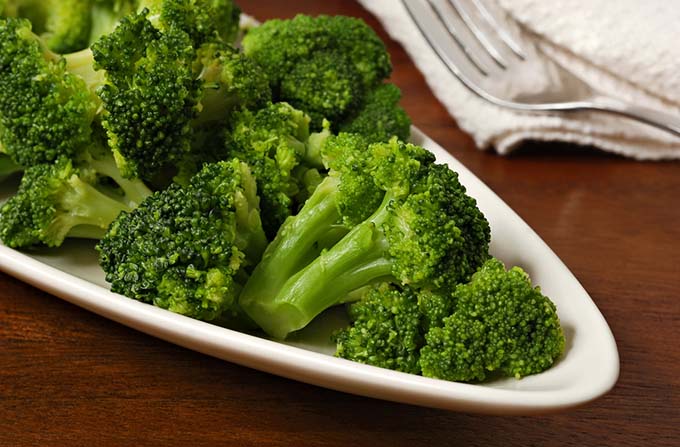 bigstock-Freshly-steamed-broccoli-on-pl-43337083