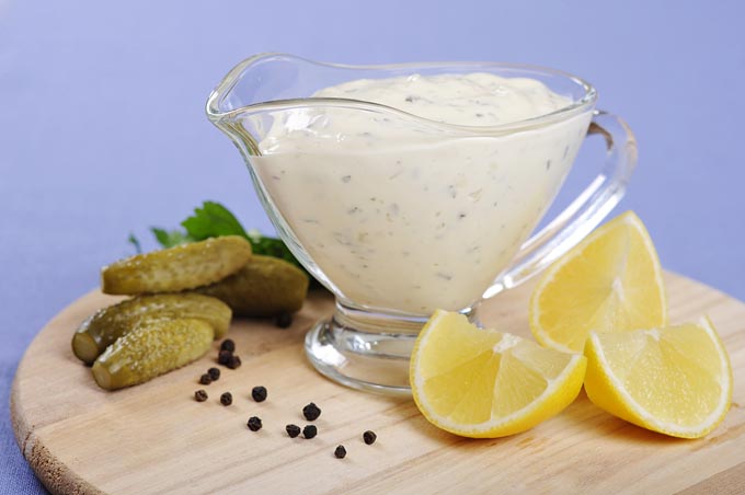 Tartar sauce and lemon