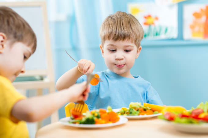 How-To-Get-Your-Kids-To-Eat-Healthy-cover