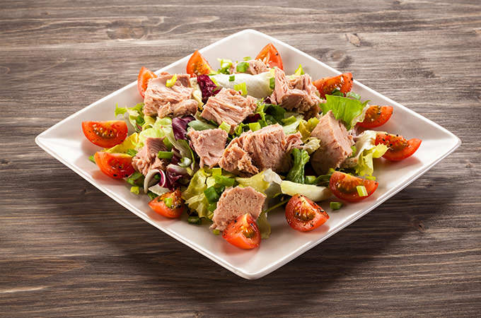 bigstock-Tuna-and-vegetable-salad-76224209