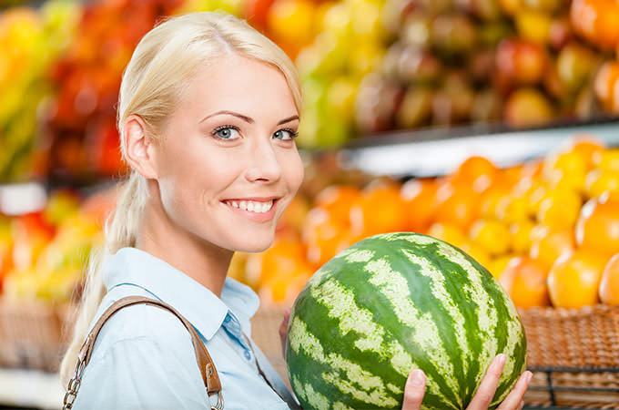 bigstock-Girl-at-the-shop-choosing-frui-62111171